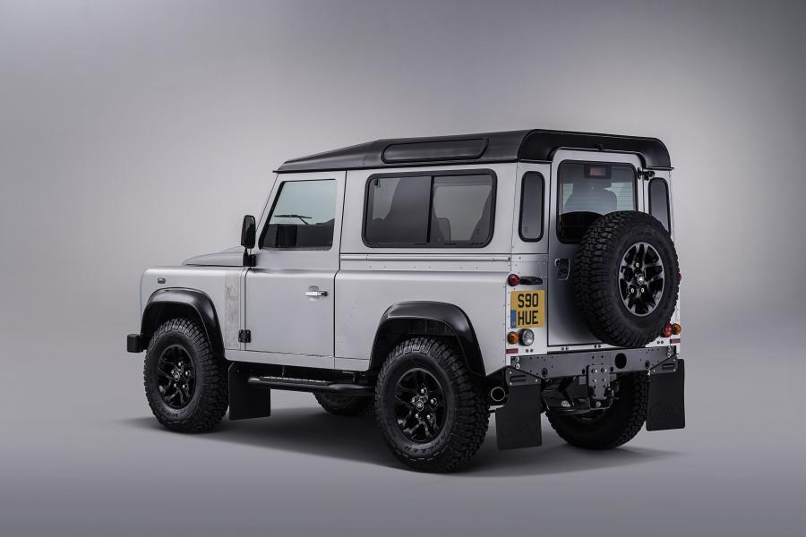  Land Rover Defender 90 2.000.000th 2015 года  (фото 2 из 19)